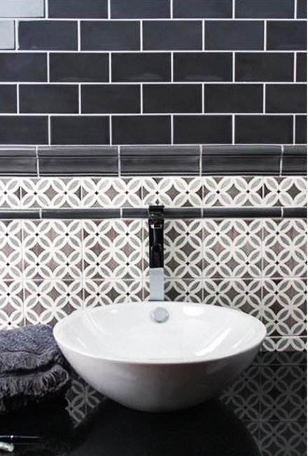 white black bathroom tiles