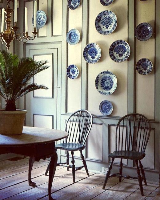 white blue decorative plates