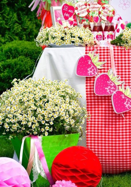 berry inspired table decor ideas