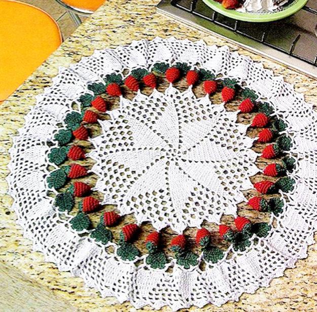 berry inspired table decor ideas