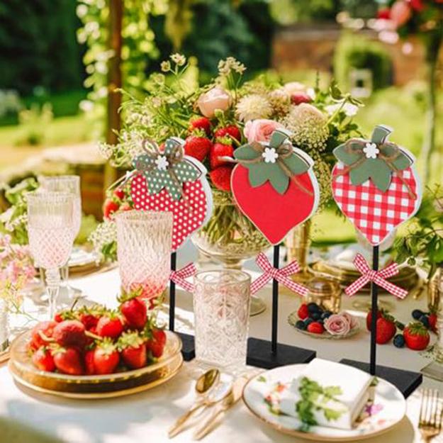 berry inspired table decor ideas