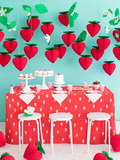 berry inspired table decor ideas