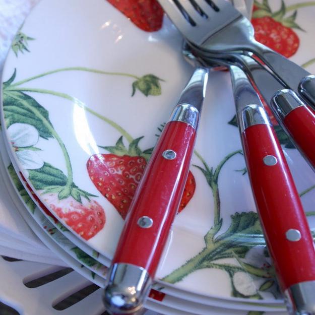 berry inspired table decor ideas