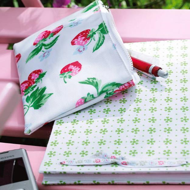 berry inspired table decor ideas