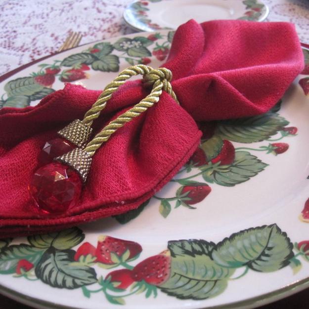 berry inspired table decor ideas
