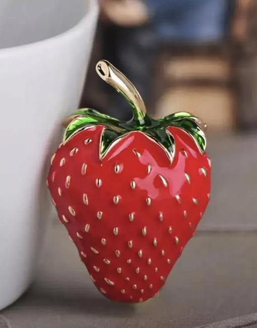 berry inspired table decor ideas
