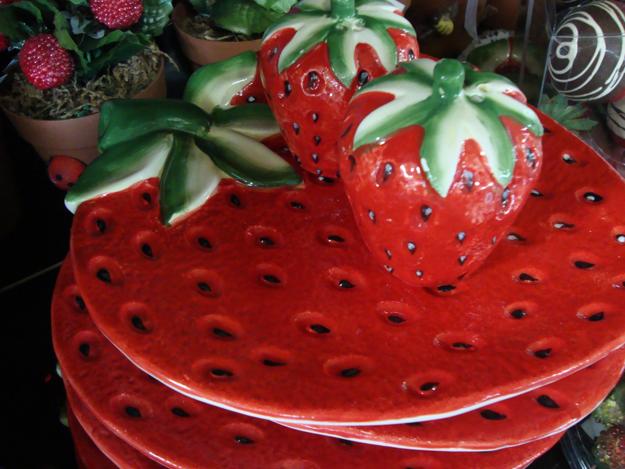berry inspired table decor ideas