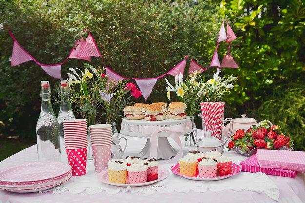 edible decorations berries on holiday tables