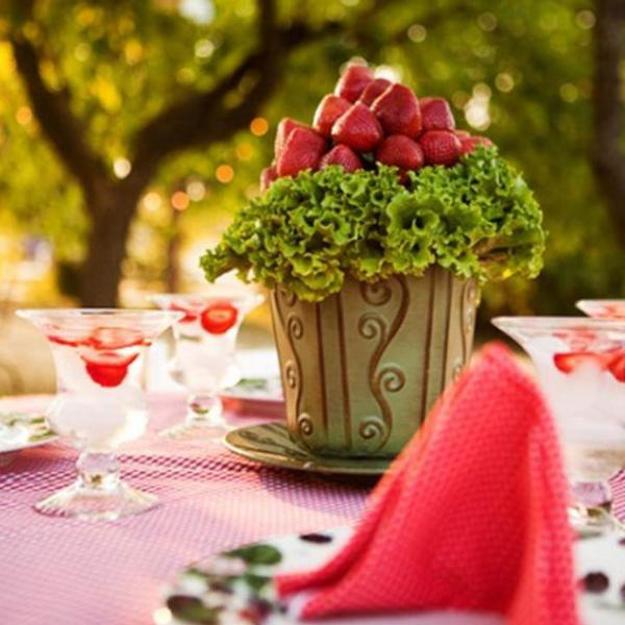 edible decorations berries on holiday tables