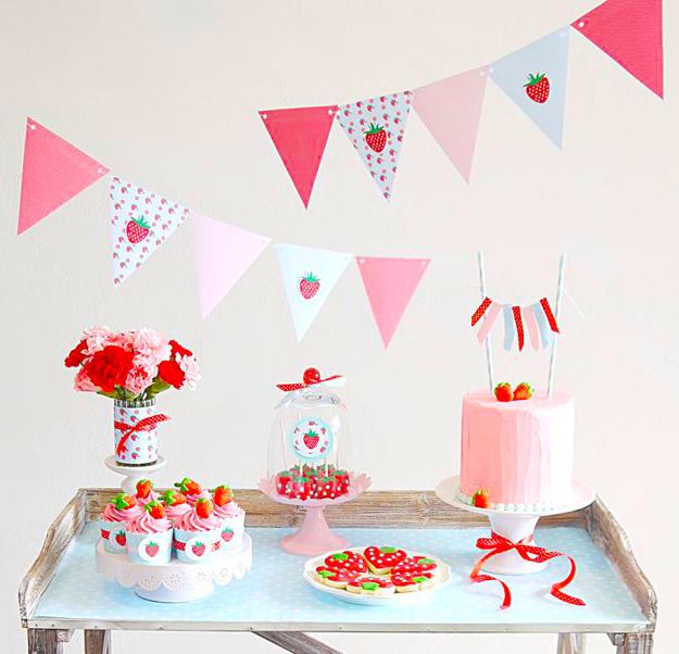 edible decorations berries on holiday tables