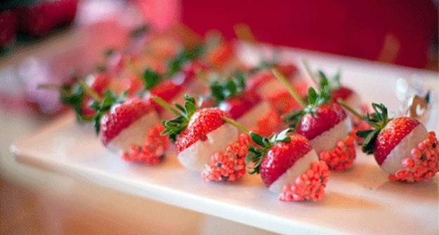 edible decorations berries on holiday tables