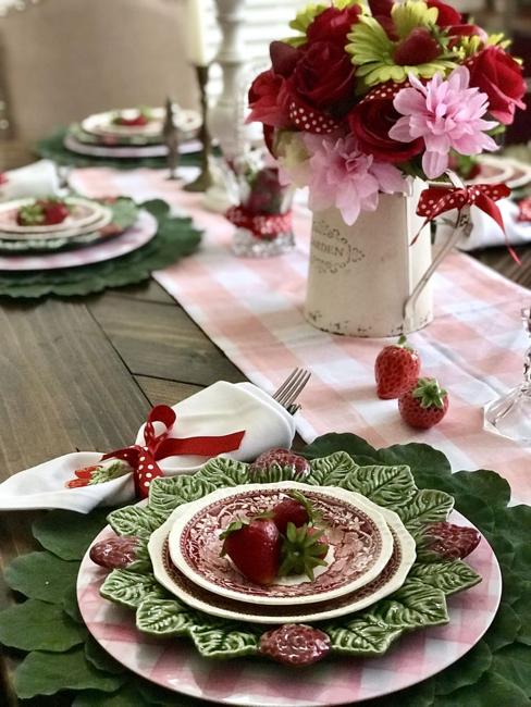edible decorations berries on holiday tables