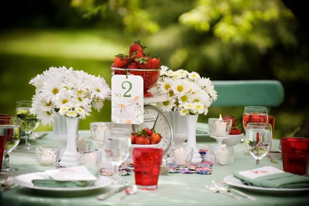 edible decorations berries on holiday tables
