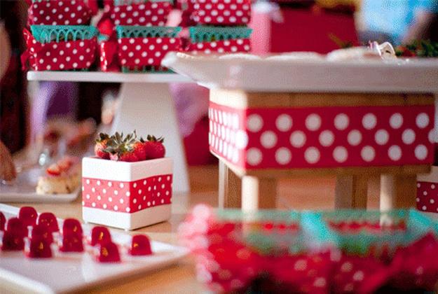 edible decorations berries on holiday tables