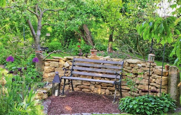 quiet spots being alone outdoor summer decorating ideas