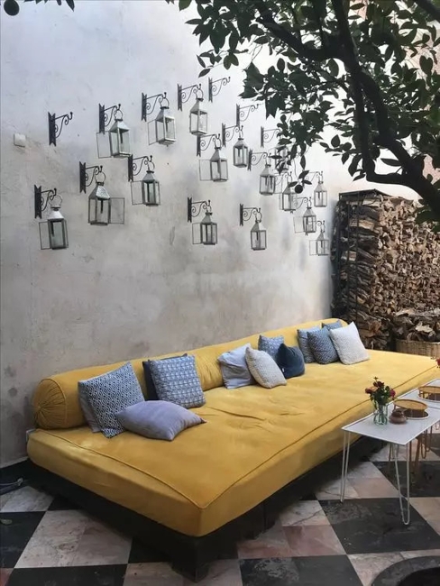 surprising items quirky wall decorating