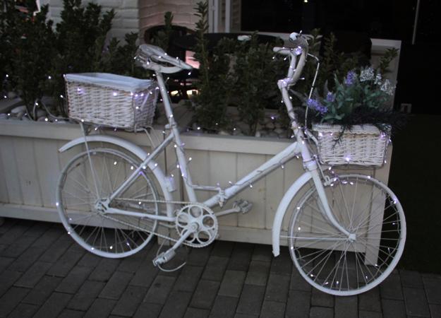 metal wheel DIY decorating ideas