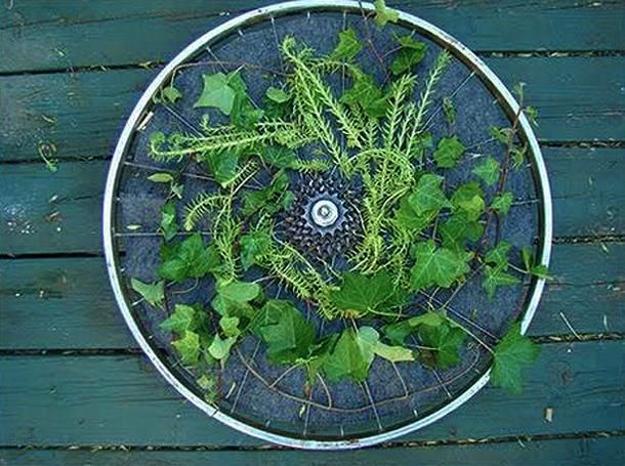 metal wheel DIY decorating ideas