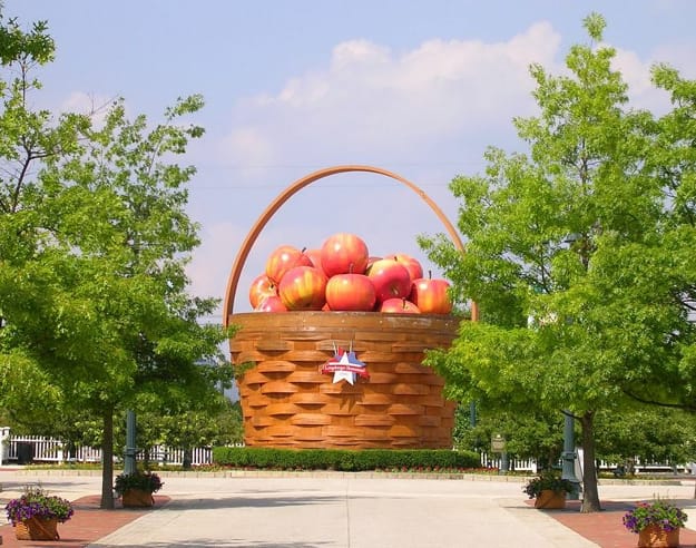 apple sculptures installations