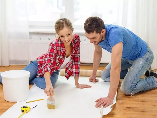 couple decorating room 