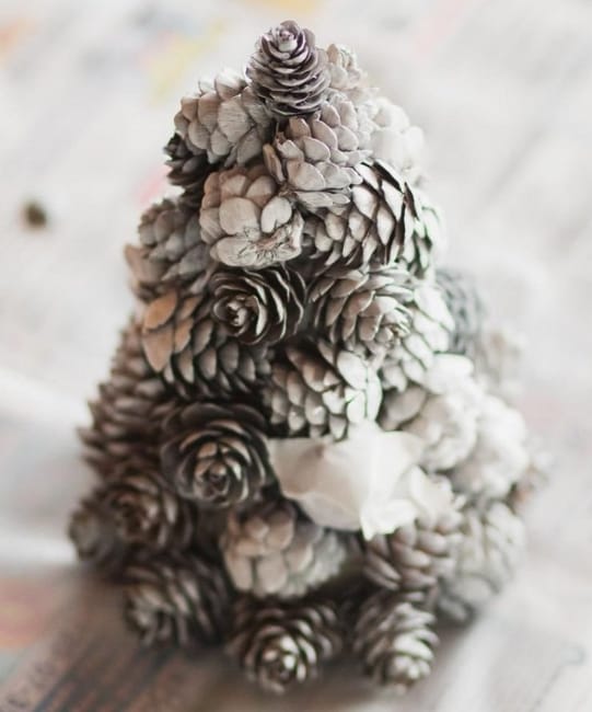 how to make pine cone christmas decorations tutorial