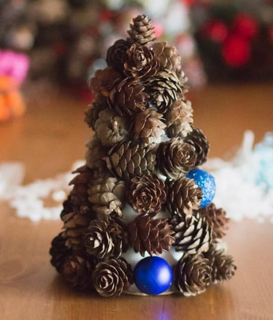 how to make pine cone christmas decorations tutorial