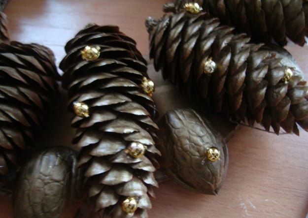 how to make pine cone decorations tutorial