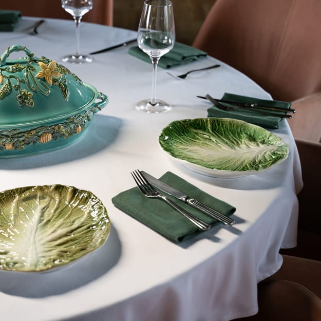 green colors leaf patterns party table setting ideas