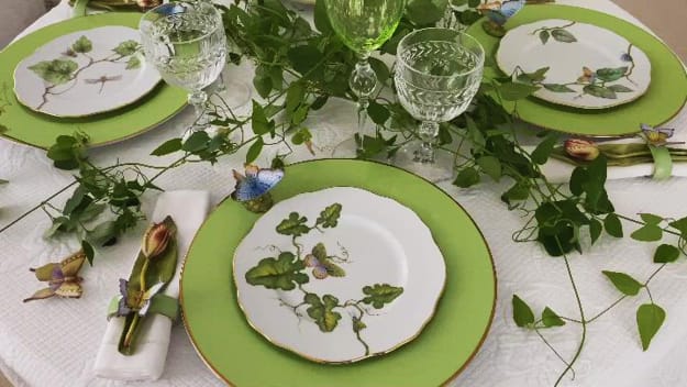green colors leaf patterns party table setting ideas
