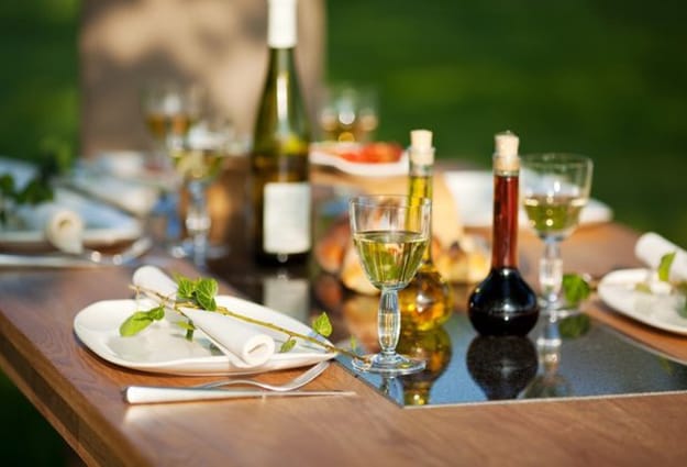 green colors leaf patterns party table setting ideas