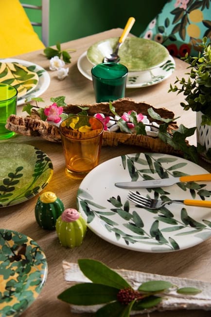 green colors leaf patterns party table setting ideas