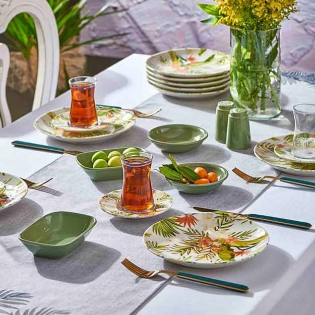 green colors leaf patterns party table setting ideas