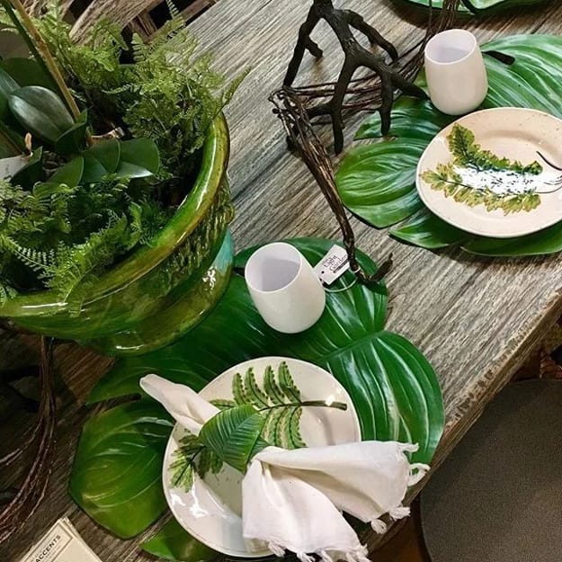 green colors leaf patterns party table setting ideas