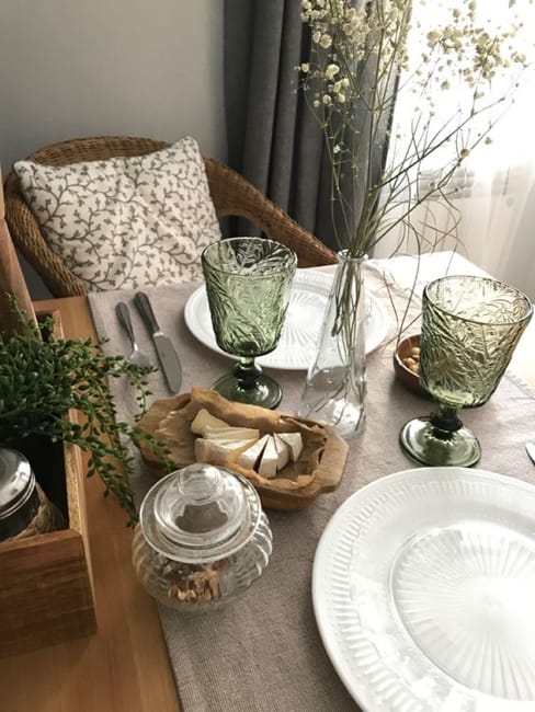 green colors leaf patterns party table setting ideas