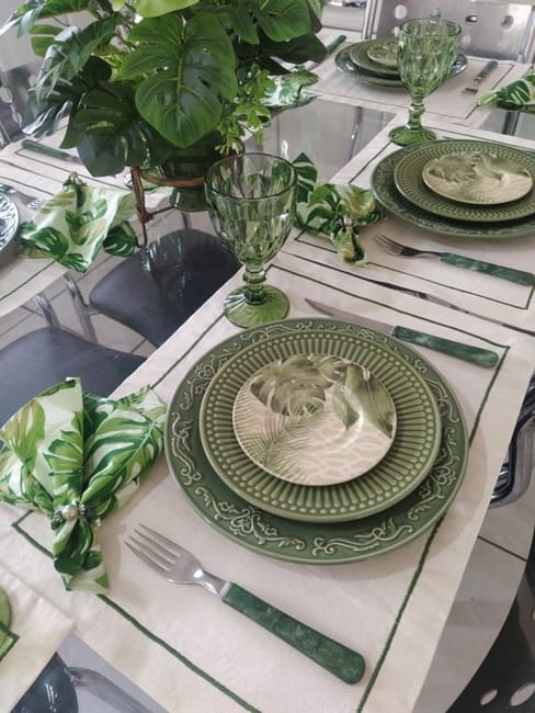 green colors leaf patterns party table setting ideas