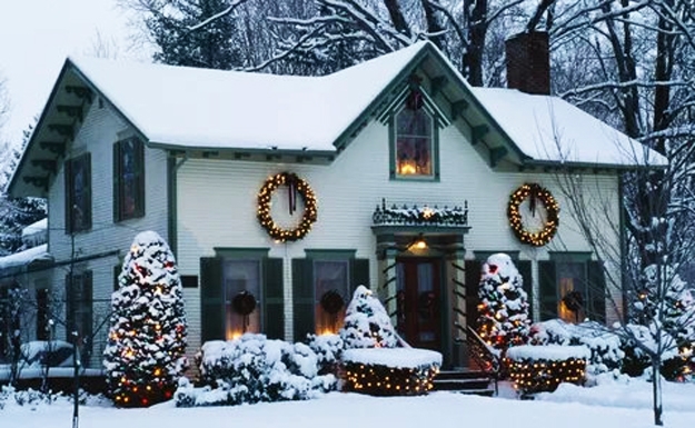 classic outdoor home decorating winter holiday