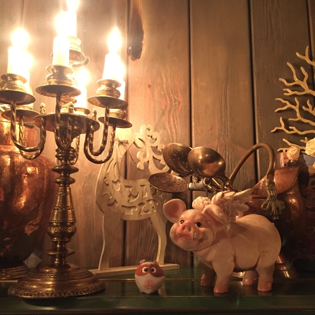 golden decorations winter holiday decorating themes