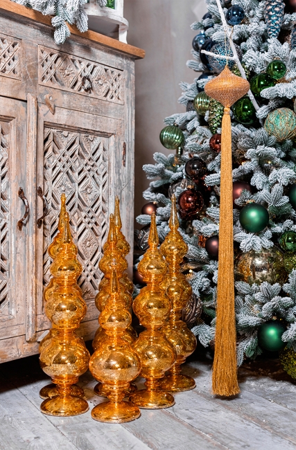 golden decorations winter holiday decorating themes
