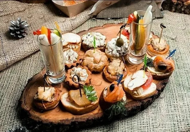 wooden accents table decorations centerpiece ideas
