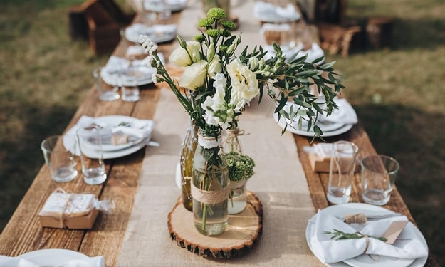 wooden accents table decorations centerpiece ideas