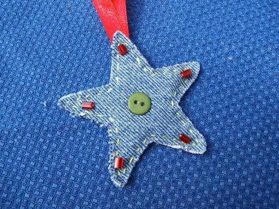 winter craft ideas recycle denim fabric holiday decorations