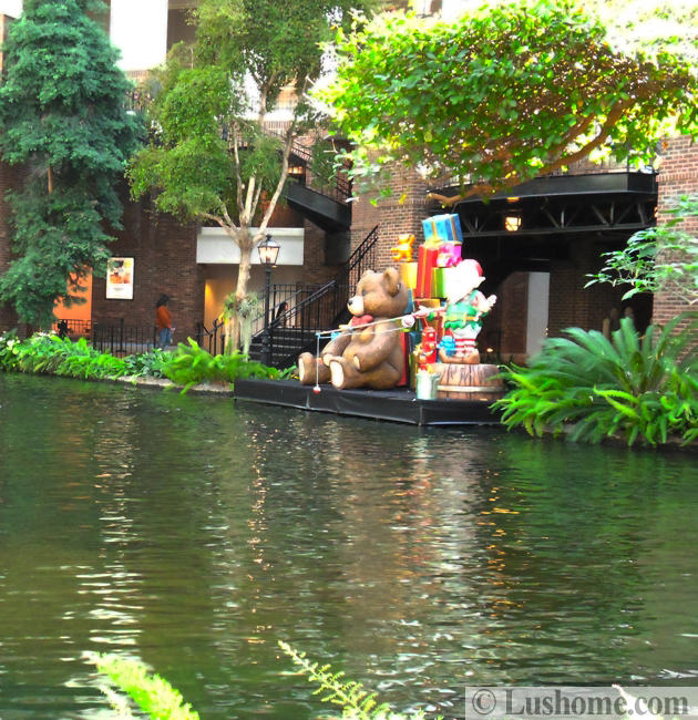 indoor river christmas decorations