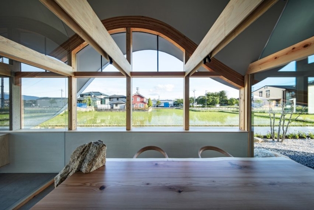 curvy ceiling design