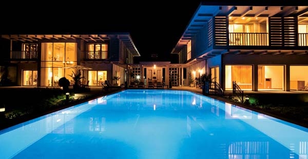 outdoor swimming pool