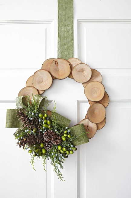 wooden wreath wall hanging