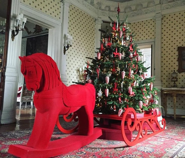 red horse winter holiday decorations