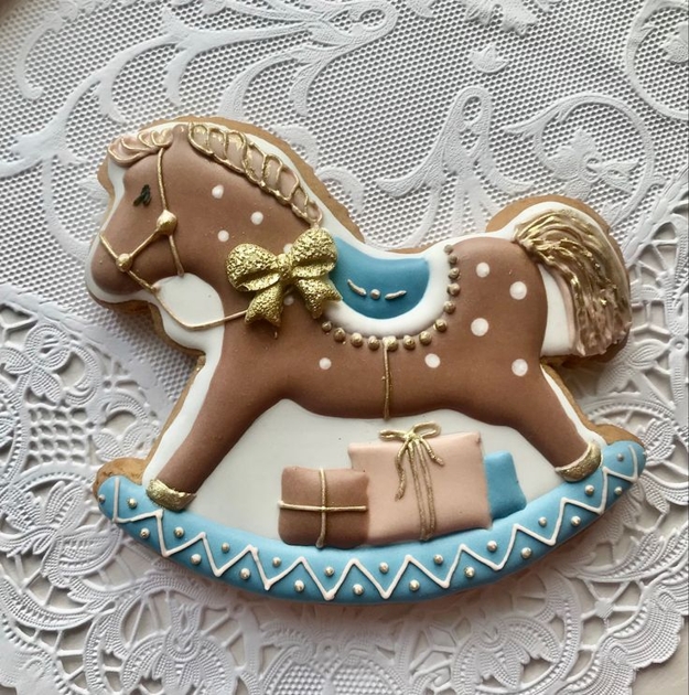 horse shaped ginger cookie