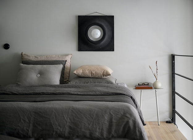 contemporary wall light