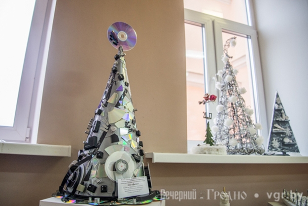 several tabletop holiday trees crafts winter decorating ideas