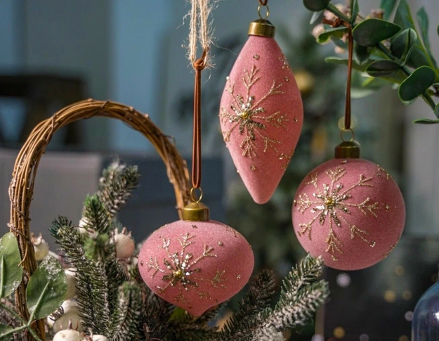 pink color winter holiday decor ideas